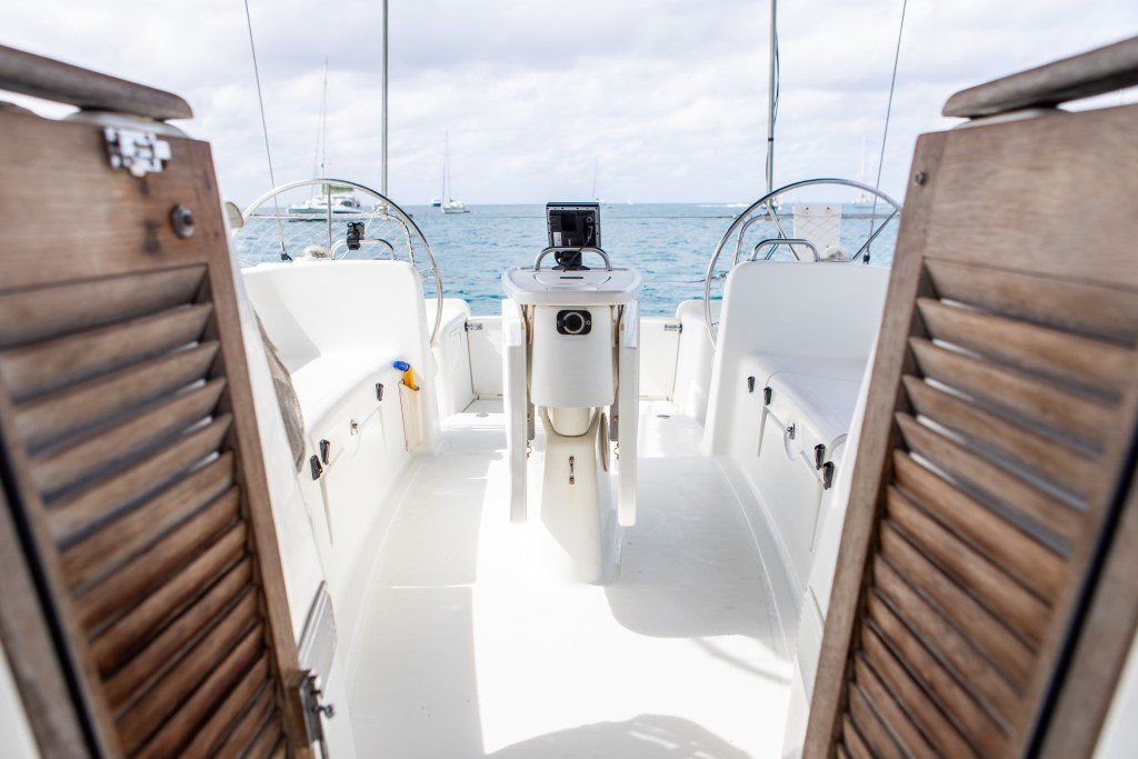 Beneteau Cyclades 43.3 companionway doors