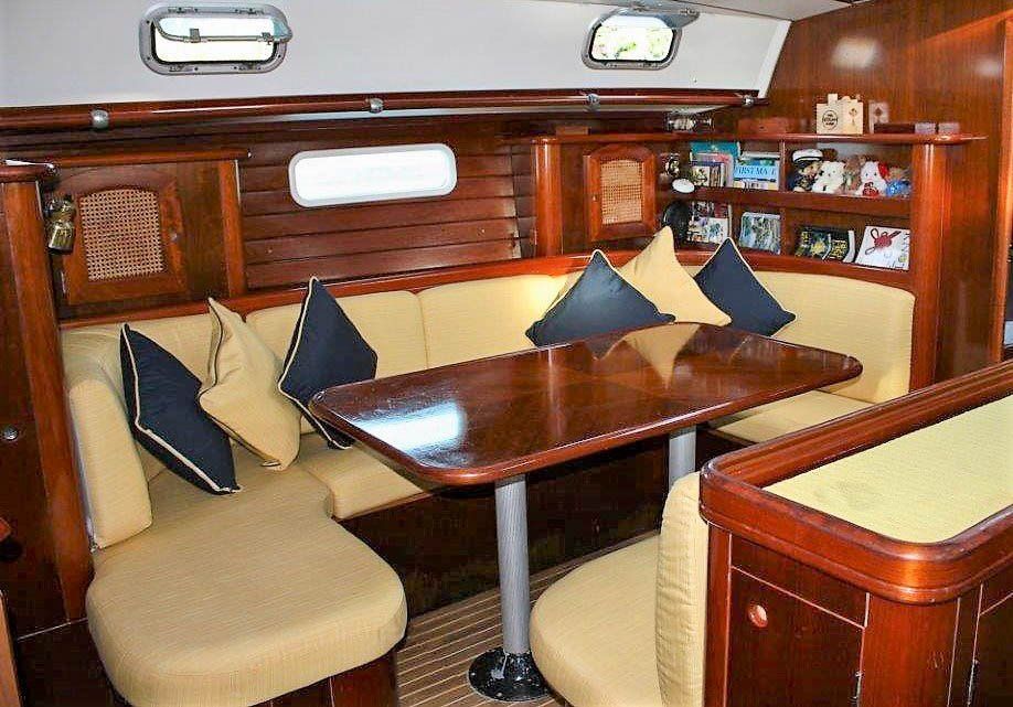 Beneteau 50 salon