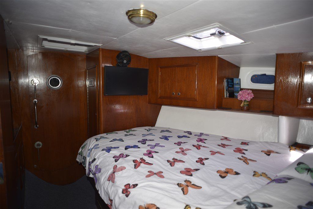 Warrior 40 forward pullman stateroom