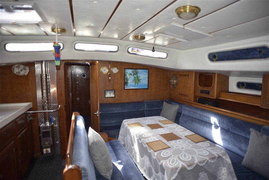 Warrior 40 salon table