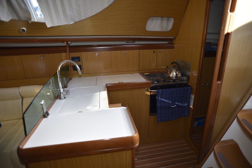 2009 Jeanneau Sun Odyssey 42 DS Sail Boat For Sale - www.lighthouseyachting.com