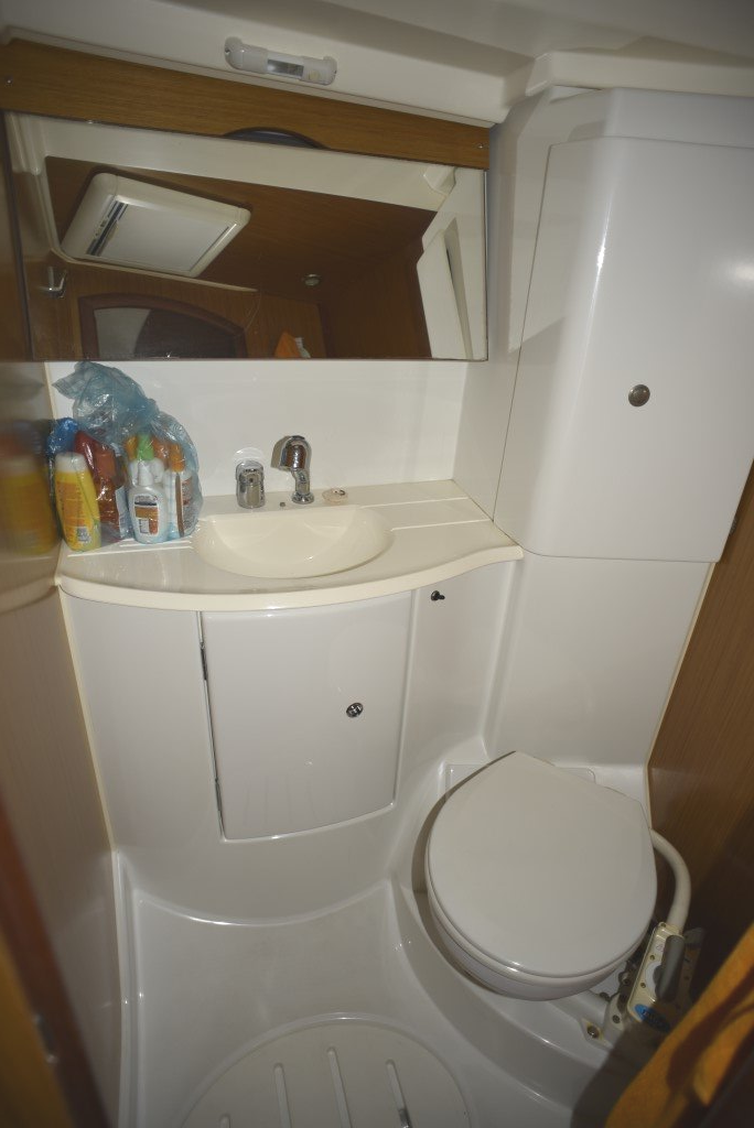 2009 Jeanneau Sun Odyssey 42 DS Sail Boat For Sale - www.lighthouseyachting.com
