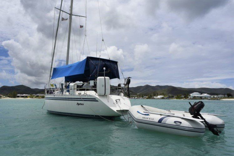 Granada Atlantica 375 at anchor