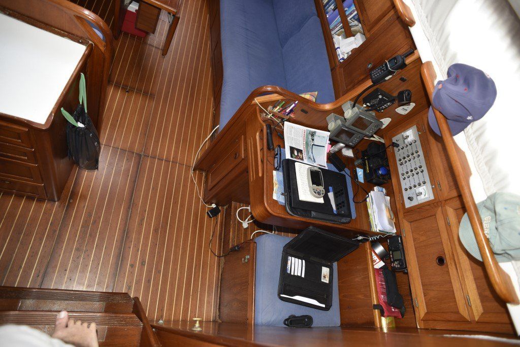 35' Granada Atlantica 375 Nav station to starboard