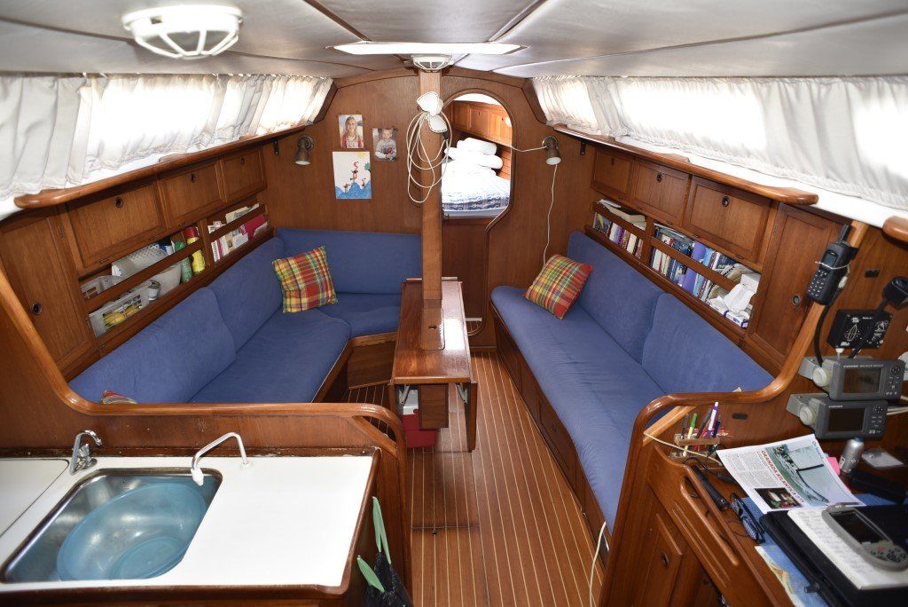 35' Granada Atlantica 375 Saloon