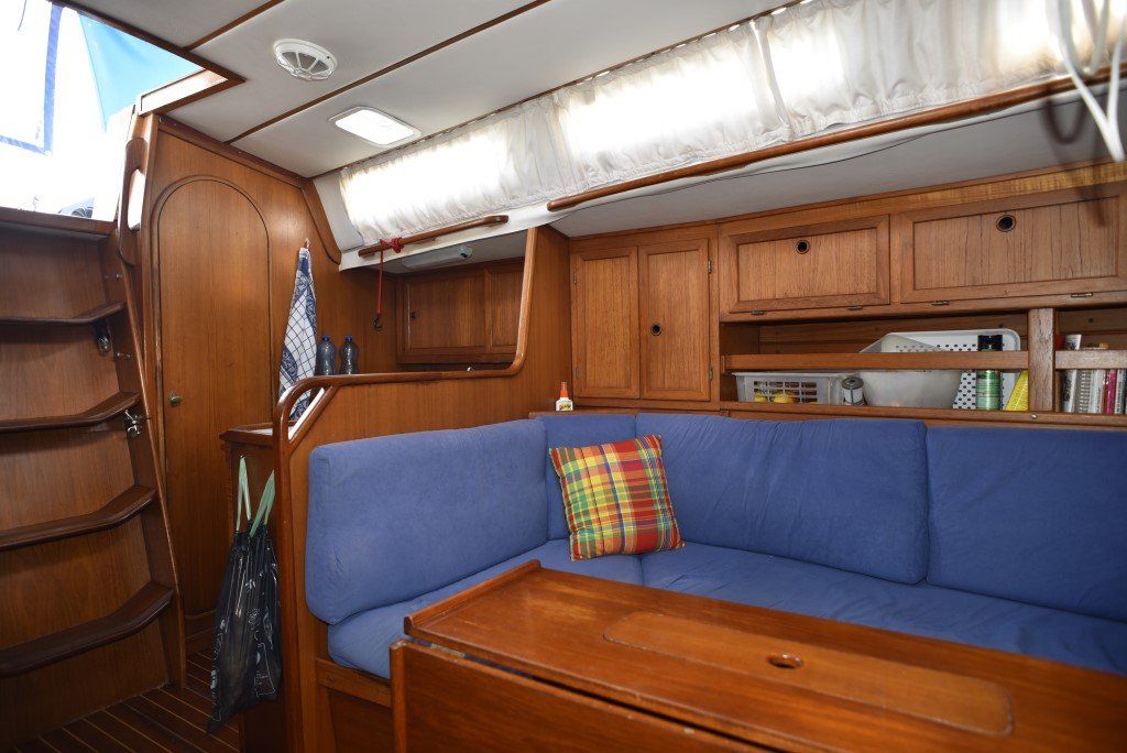 35' Granada Atlantica 375 Saloon Port