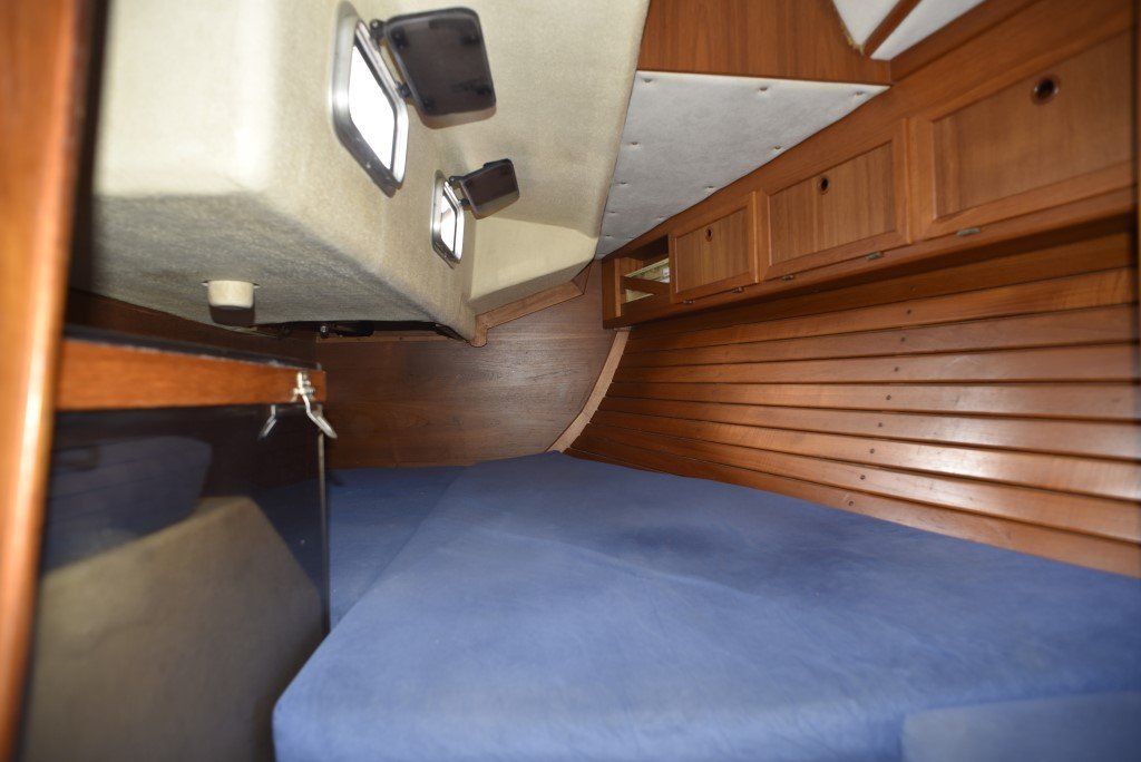 35' Granada Atlantica 375 interior layout