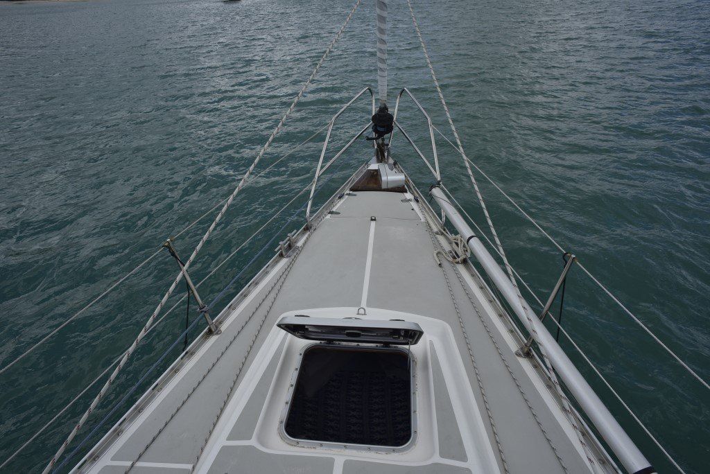 35' Granada Atlantica 375 bow hatch