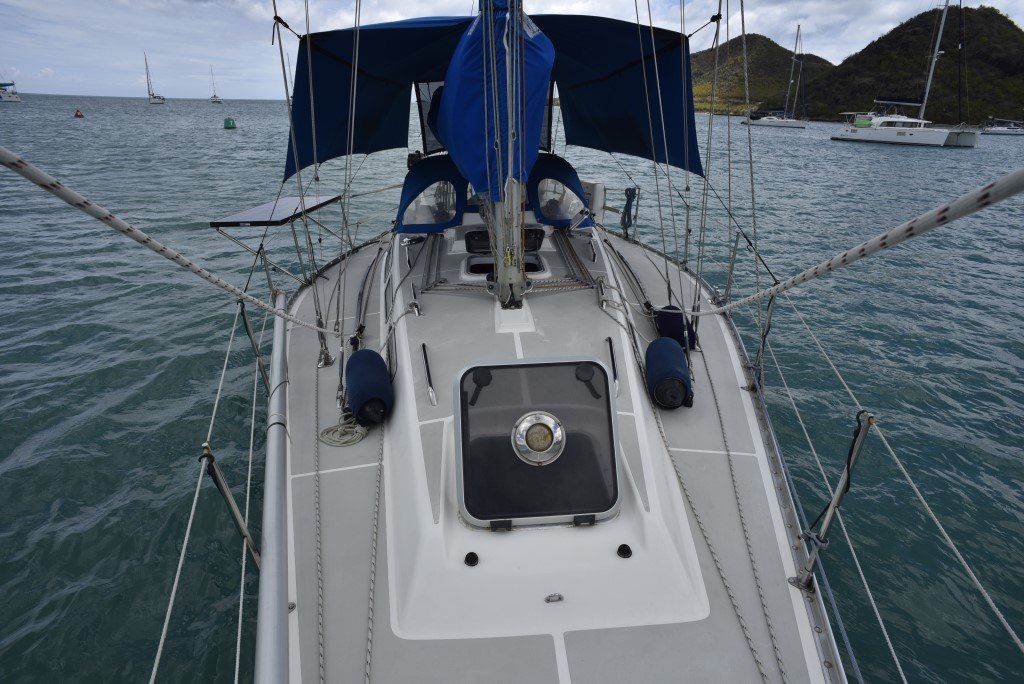 35' Granada Atlantica 375 foredeck