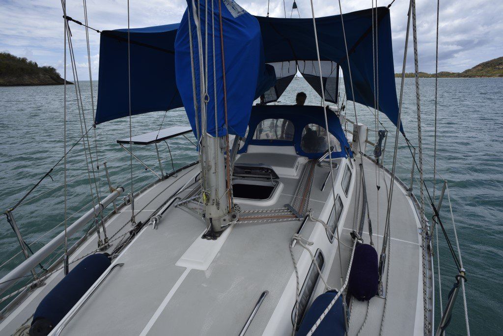 35' Granada Atlantica 375 foredeck