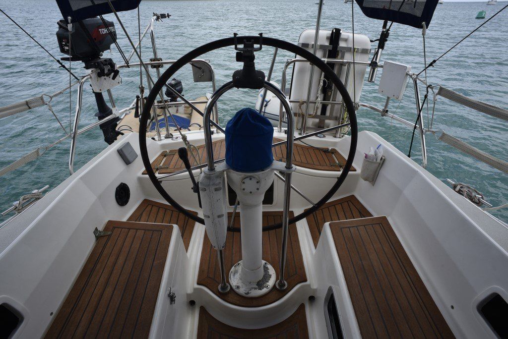 Granada Atlantica 375 cockpit