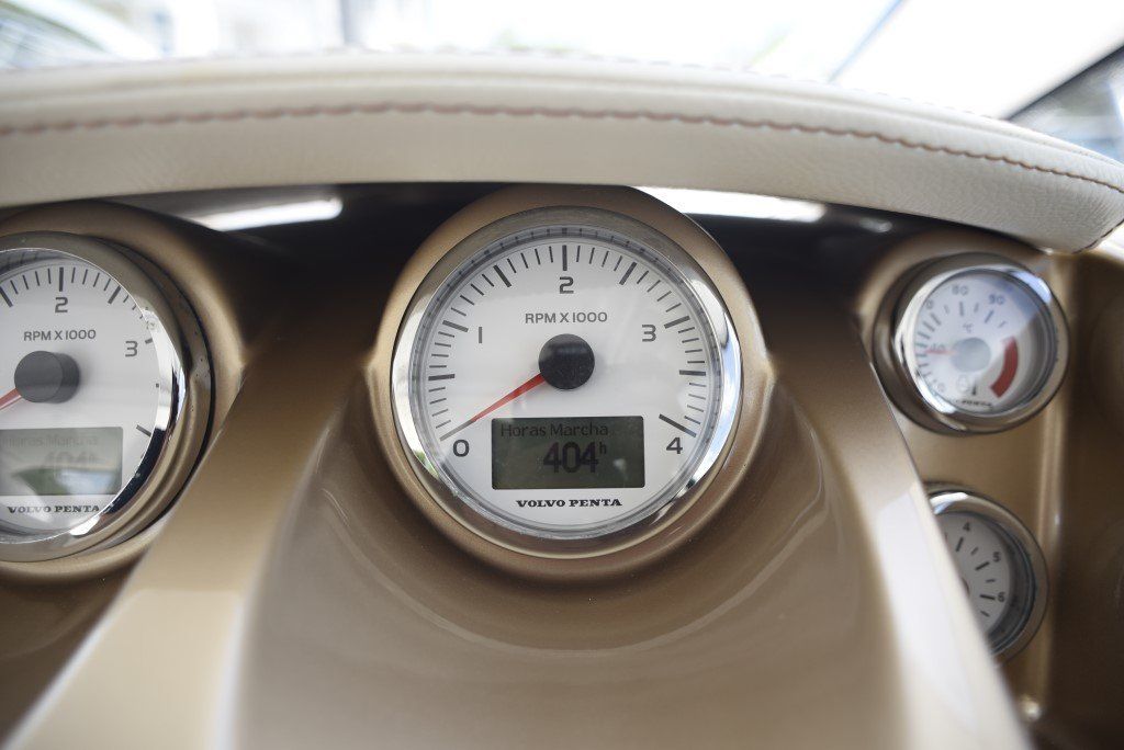 2011 Sessa Marine C44 engine hours