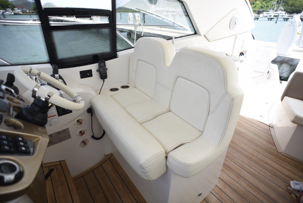 2011 Sessa Marine C44 helm