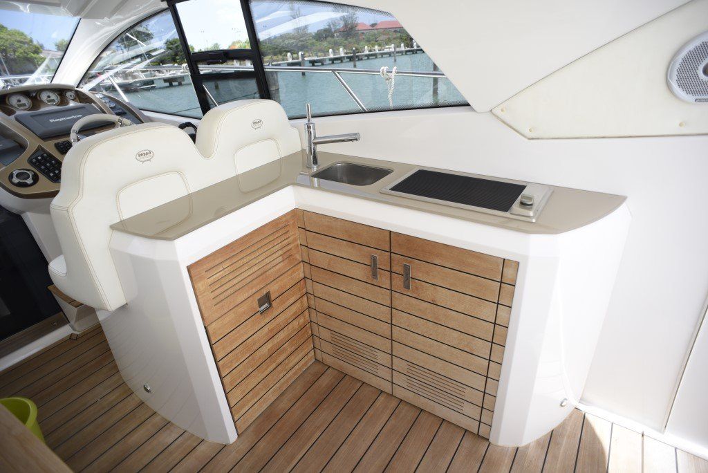 2011 Sessa Marine C44 bar