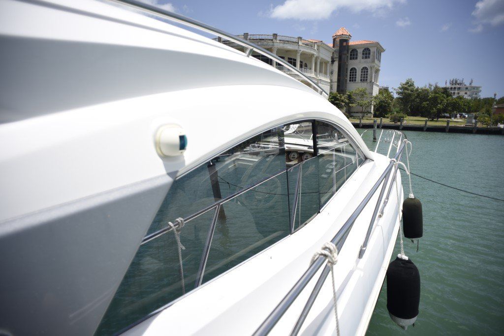 2011 Sessa Marine C44 Starboard side deck