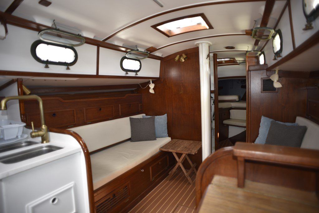 1981 Cape Dory 33 saloon