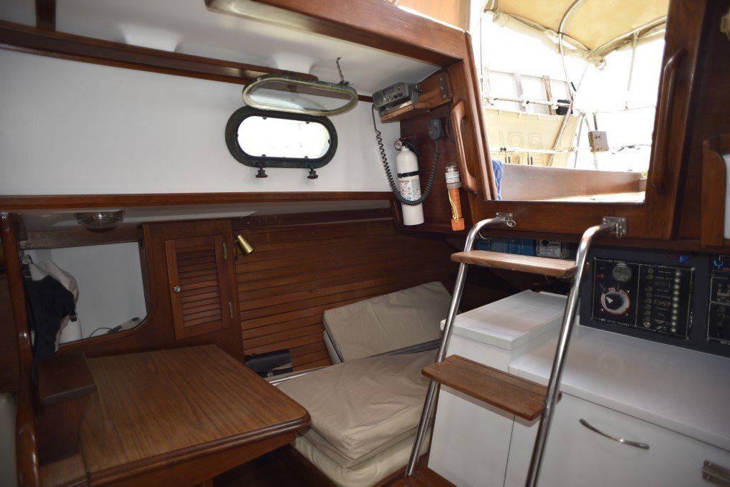 1981 Cape Dory 33  quarter berth