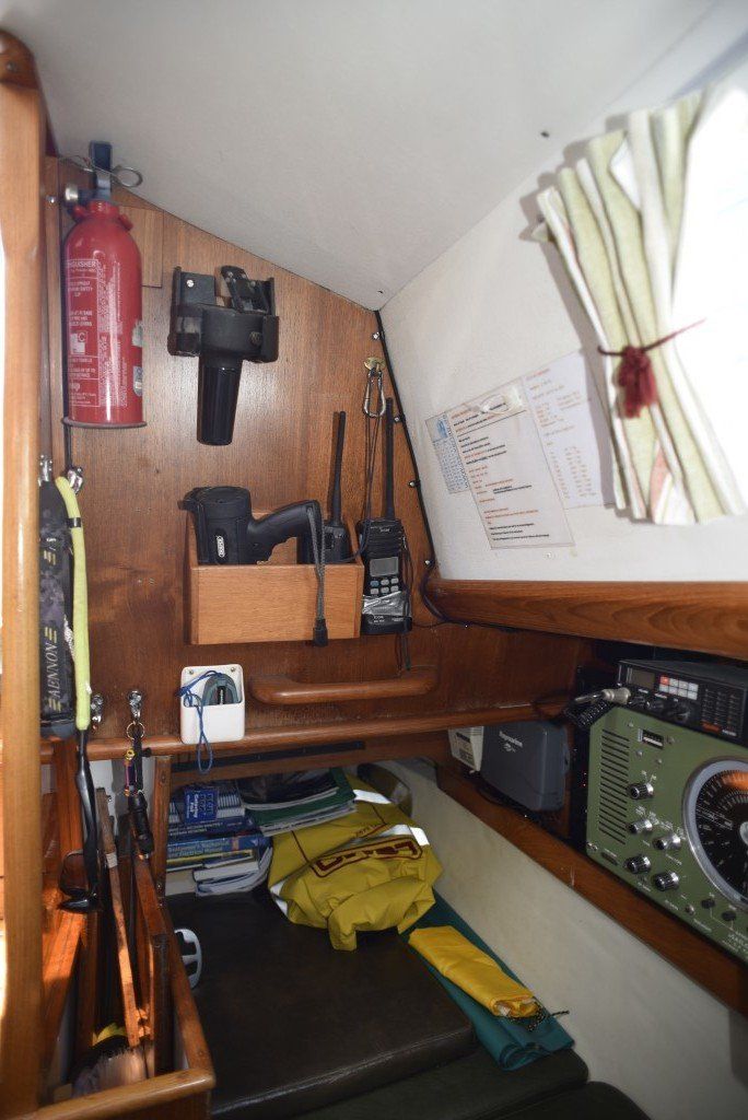 Nicholson 32 Saloon electronics