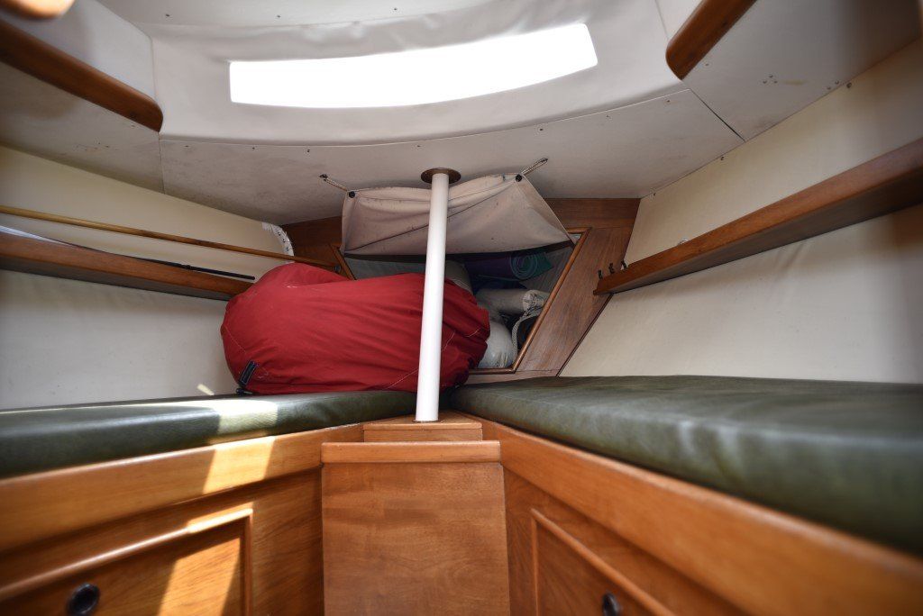 Nicholson 32 Saloon forepeak cabin
