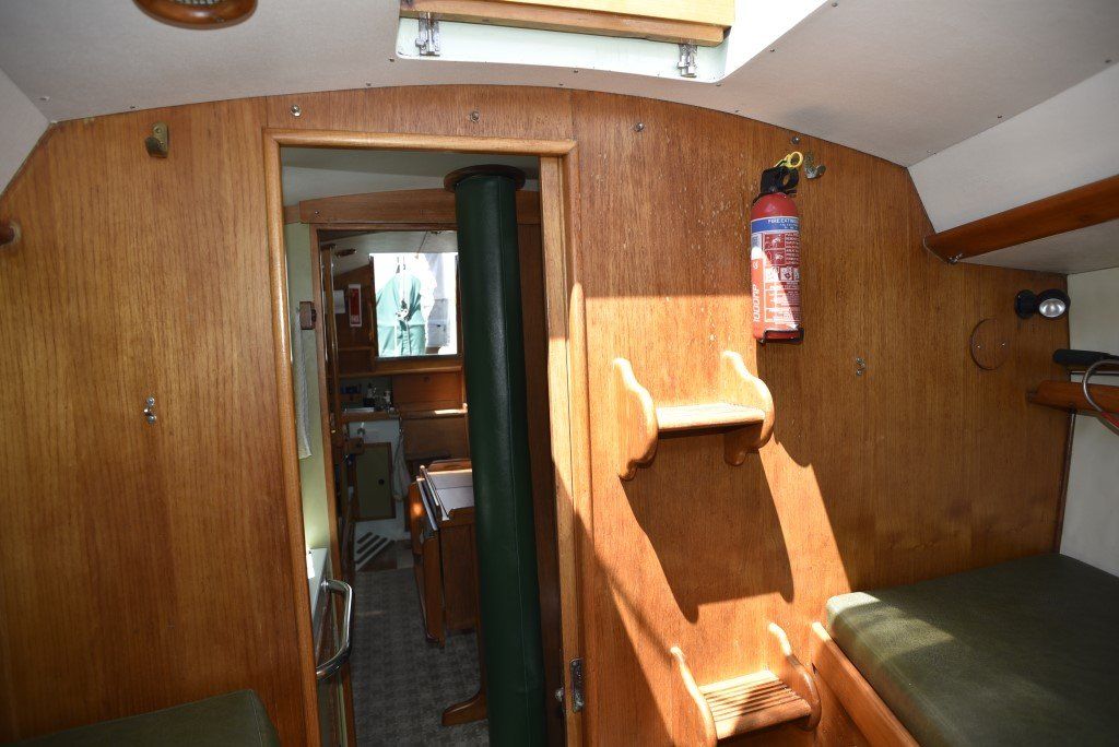 Nicholson 32 Saloon saloon starboard side