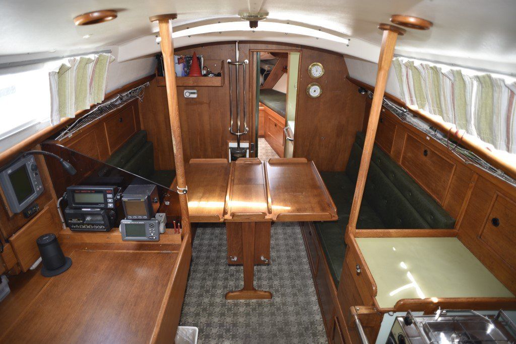Nicholson 32 Saloon with table up