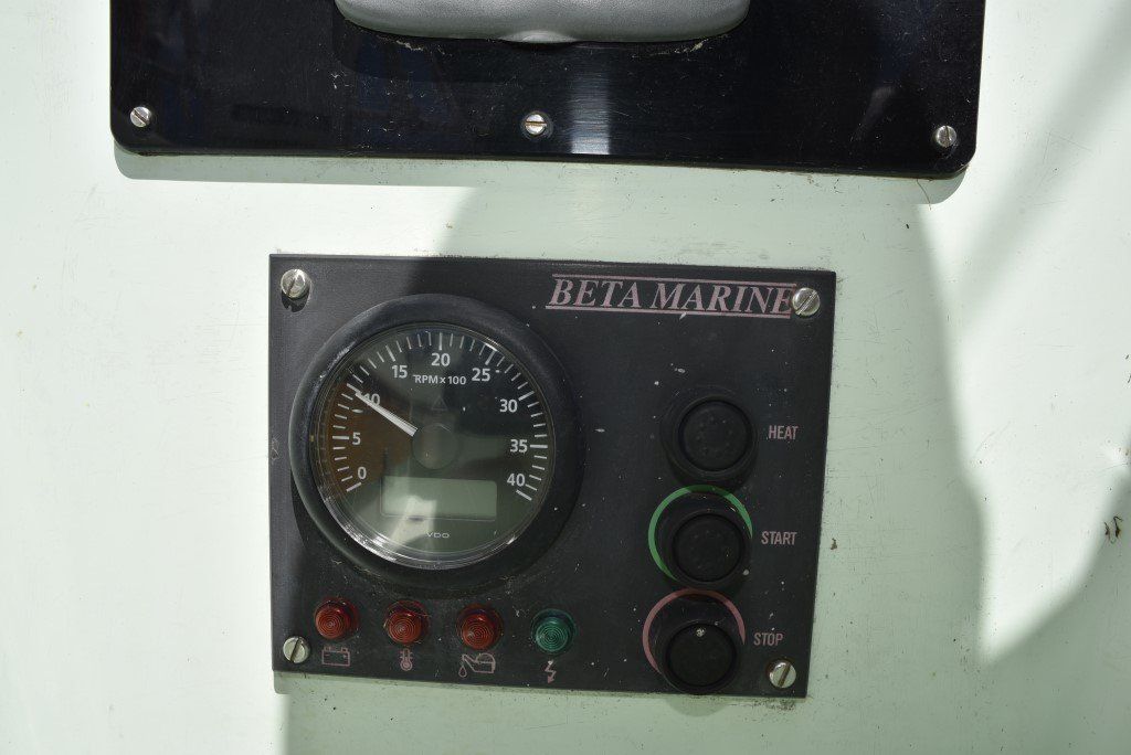 Nicholson 32 engine control panel