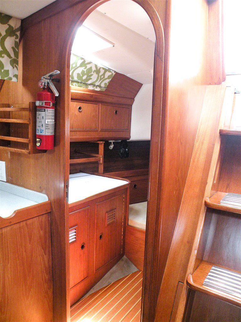 Wauqueiz Centurion 40 aft starboard cabin