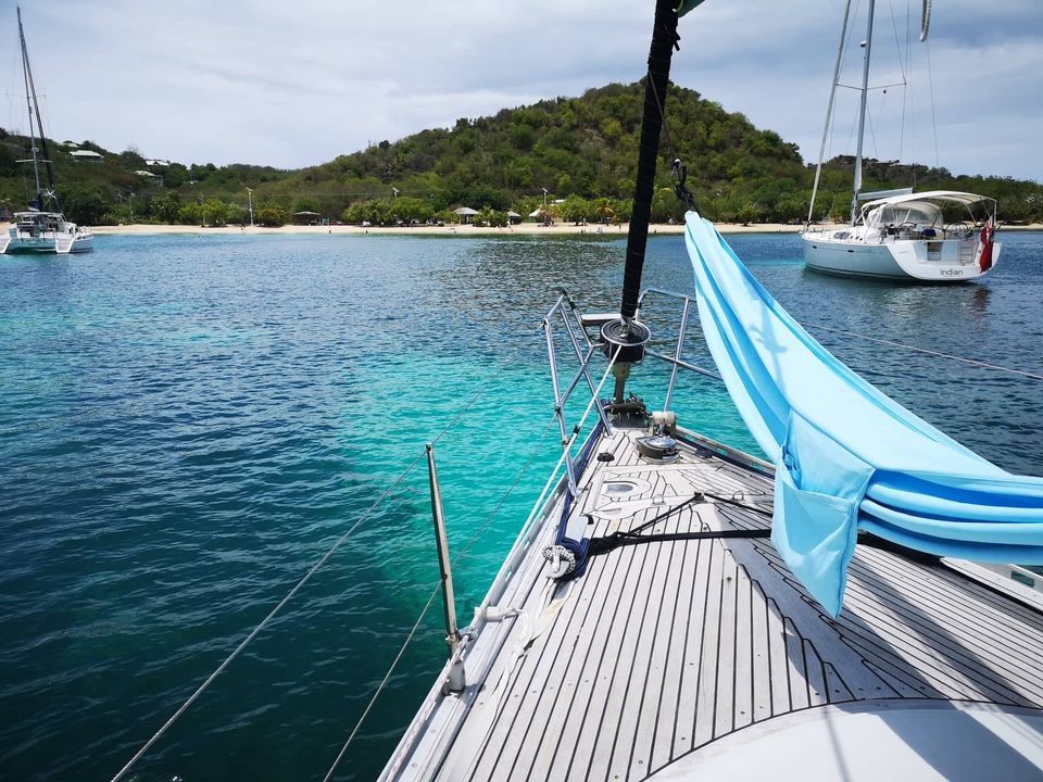 Feeling 486 at anchor