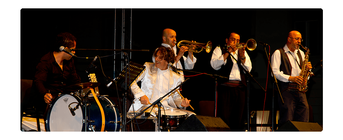 performance musicale durante  uno spettacolo