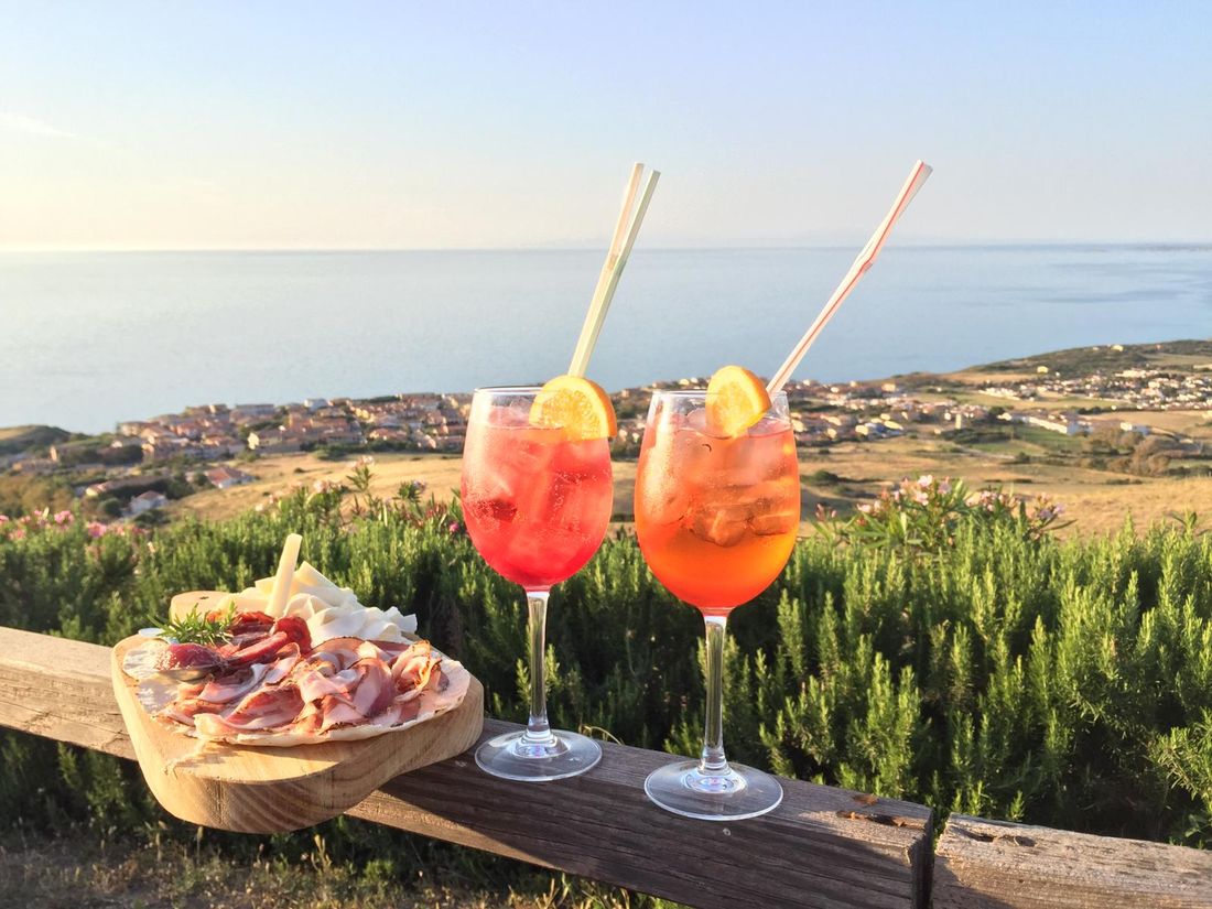 two drinks with a sea view