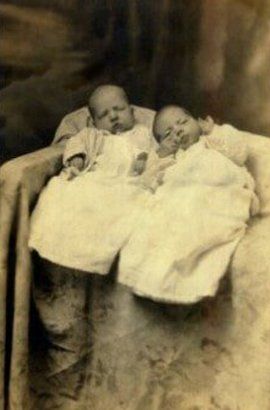Restored photo of the babies — Newark, DE — Foto Doctor