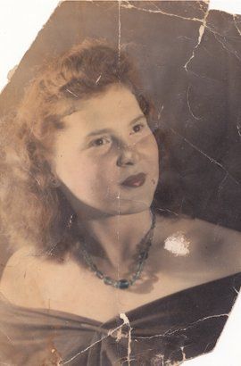 Damaged photo of a woman — Newark, DE — Foto Doctor