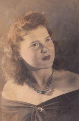 Restored photo of a woman — Newark, DE — Foto Doctor