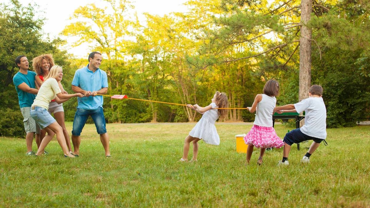 people playing tug of war