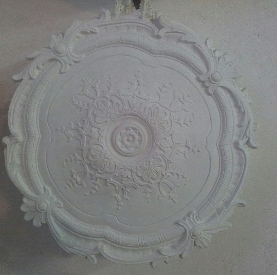 decorazioni in gesso personalizzate