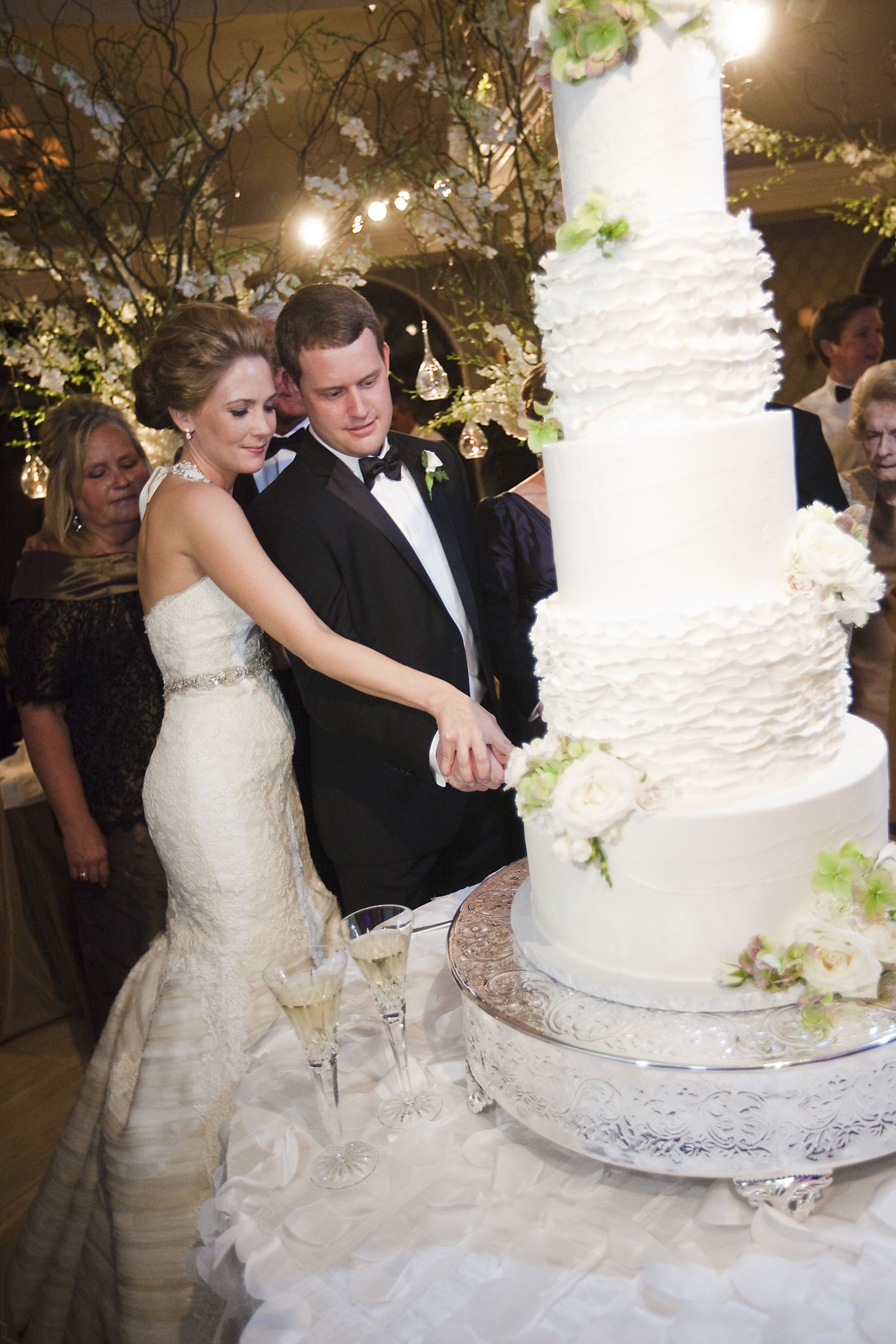 bride and groom cutting cake