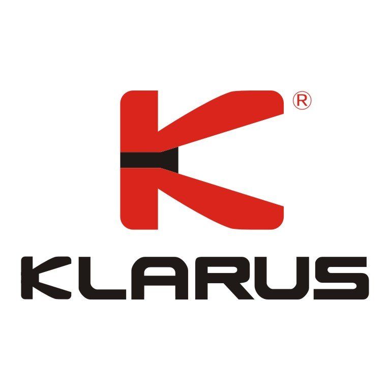Klarus-Logo: Rotes „K“ mit schwarzem Streifen, Firmenname darunter in schwarzer Schrift.