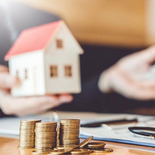 Customer Giving Money to Sale Agent and Sign Agreement Contract — Cape Coral, FL — Ordonez Realty Customer Giving Money to Sale Agent and Sign Agreement Contract — Cape Coral, FL — Ordonez Realty