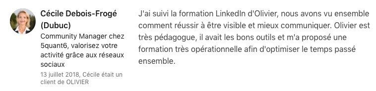 Une image floue du profil d'une personne sur linkedin