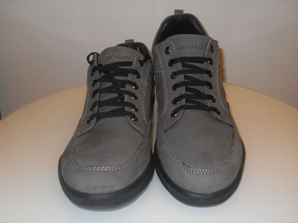 scarpe in camoscio grigio