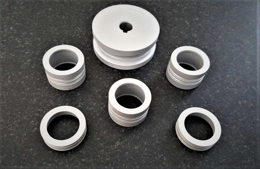 Particolari meccanici di precisione in materiale plastico realizzati a CNC - La.Ro.Mo. S.r.l.