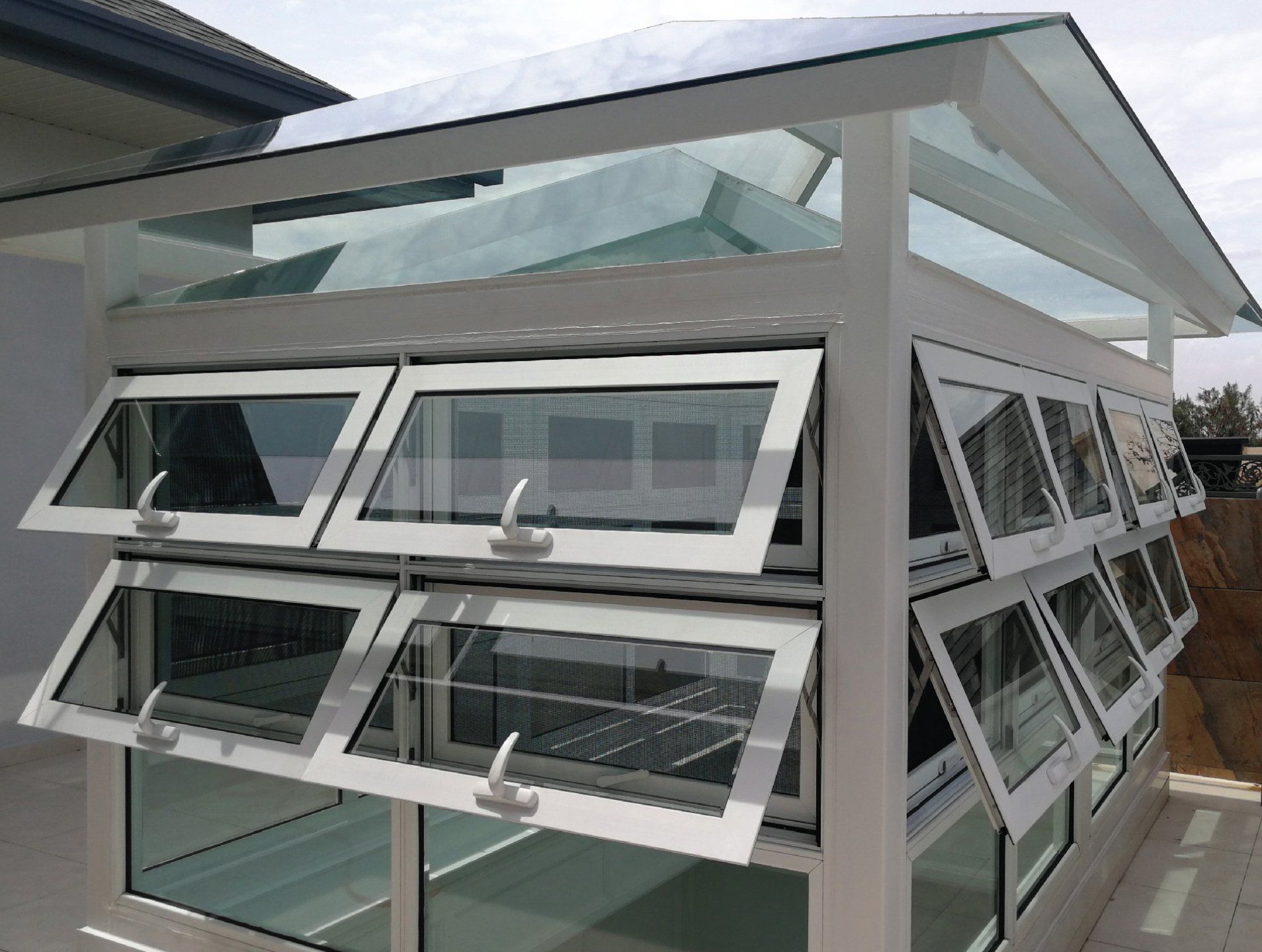 Le'Diamant De'Vetron Top Hung Windows
