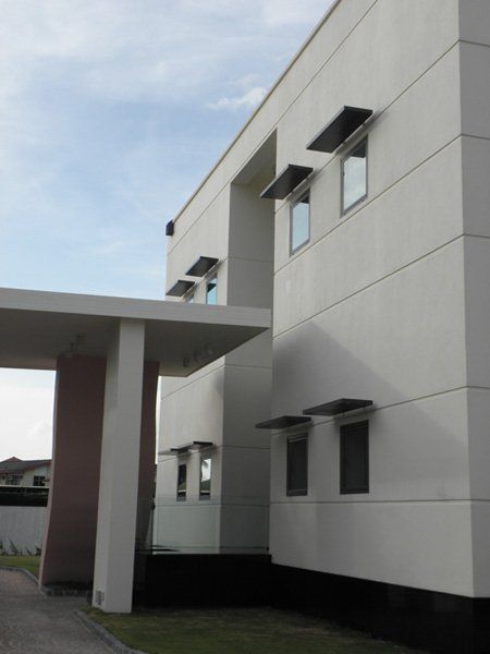 A large white building with a lot of windows
