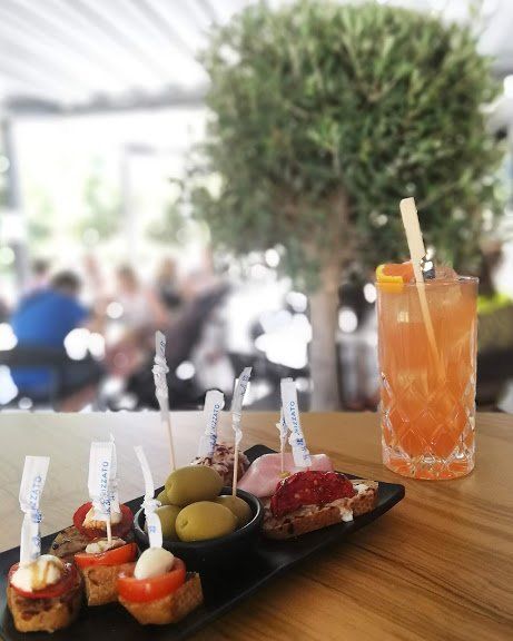aperitivo al bar