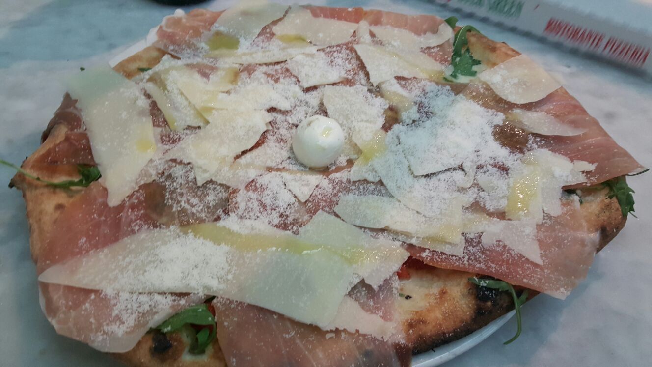 pizza primavera rugola prosciutto grana