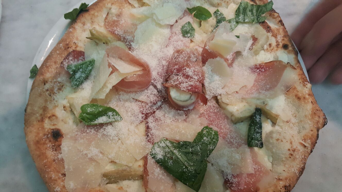pizza stella alpina speck carciofini provola
