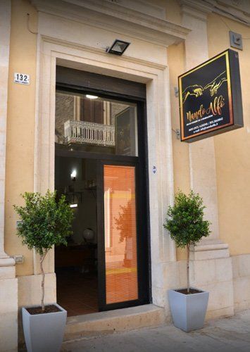 entrata dell'agenzia funebre