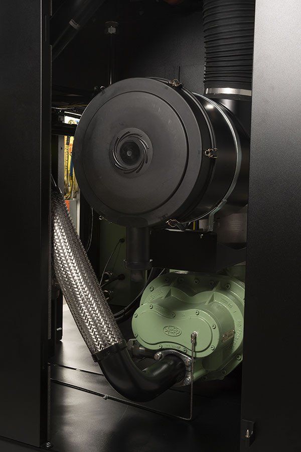 Un primer plano de una máquina con una manguera conectada a ella.