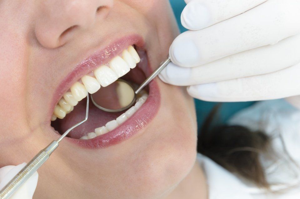 donna dal dentista