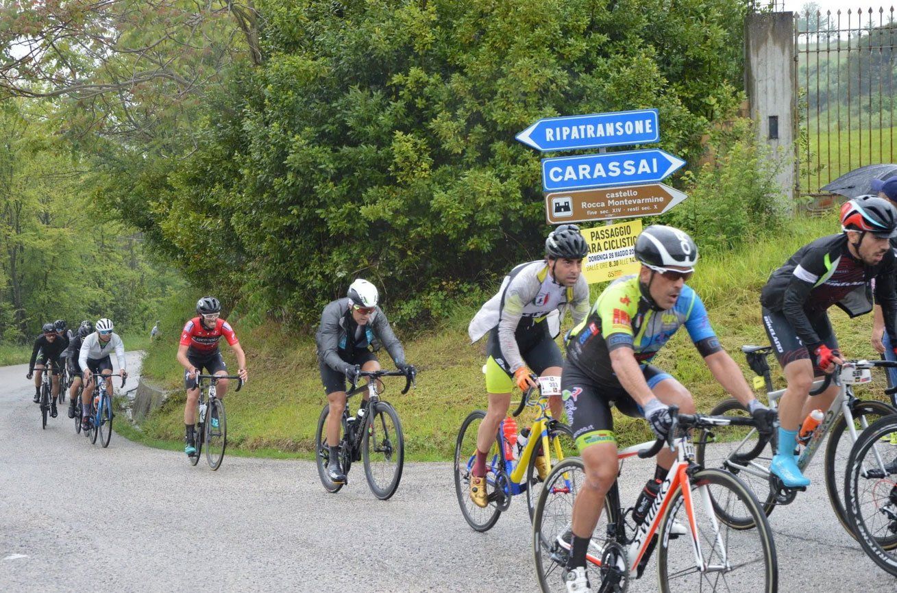 ciclisti durante la gara